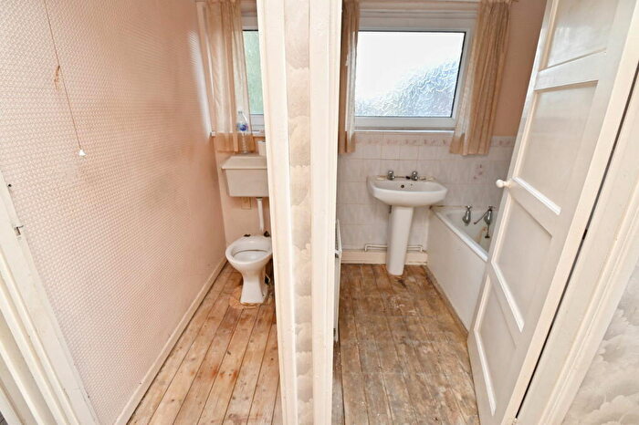 2 Bedroom Semi-Detached House For Sale In Ridgway Avenue, Darfield, Barnsley, S73