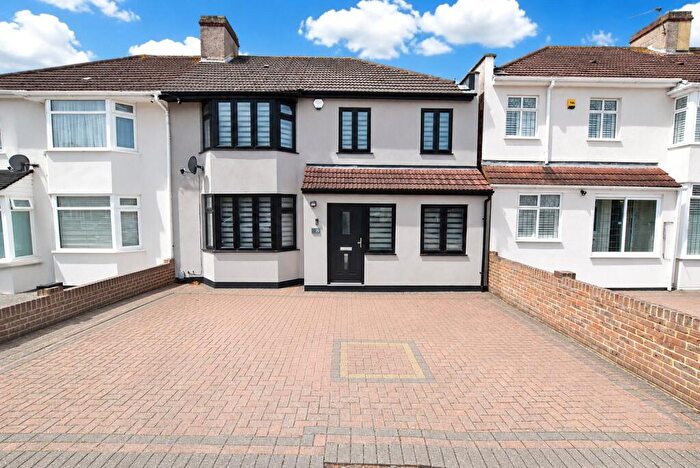 4 Bedroom Semi Detached House For Sale In Lansdowne Avenue, Bexleyheath, DA7