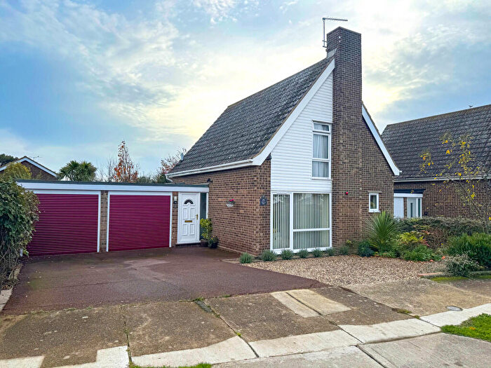 2 Bedroom Chalet For Sale In Western Avenue, Felixstowe, IP11