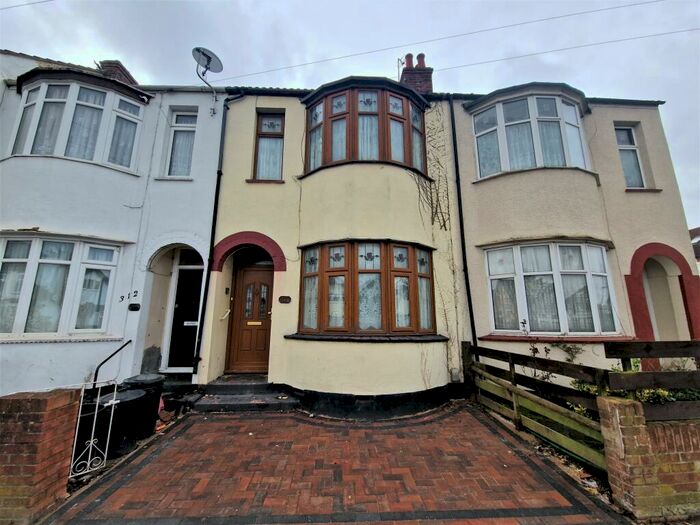 2 Bedroom Terraced House To Rent In Fairfax Drive, Westcliff On Sea, SS0