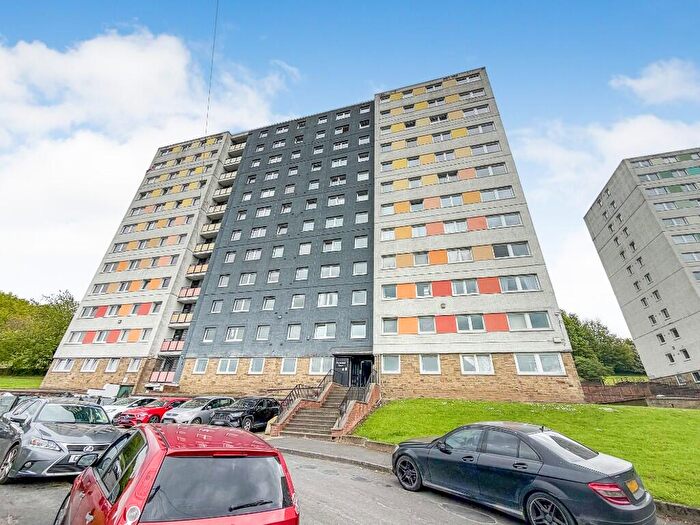 2 Bedroom Flat For Sale In Parkwood Rise, Keighley, West Yorkshire, BD21