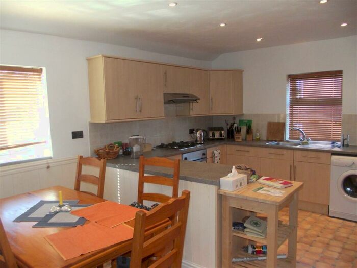 2 Bedroom Maisonette To Rent In Exeter - Zero Deposit Scheme Available, EX4
