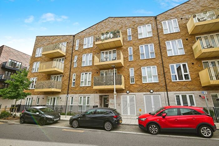 2 Bedroom Flat For Sale In Corys Road, Rochester, Kent, ME1