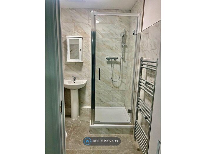 2 Bedroom Flat To Rent In Crispin Way, Uxbridge, UB8