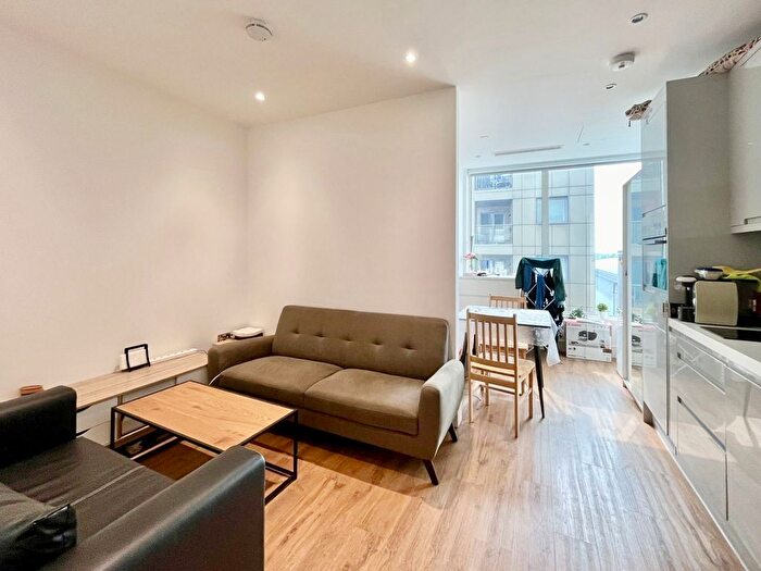 Studio To Rent In West Gate, Ealing, London, W5