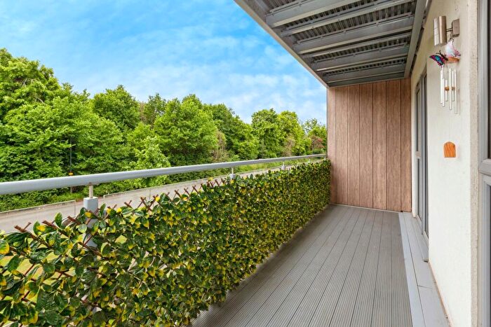2 Bedroom Flat For Sale In Vicus Way, Maidenhead, Berkshire, SL6
