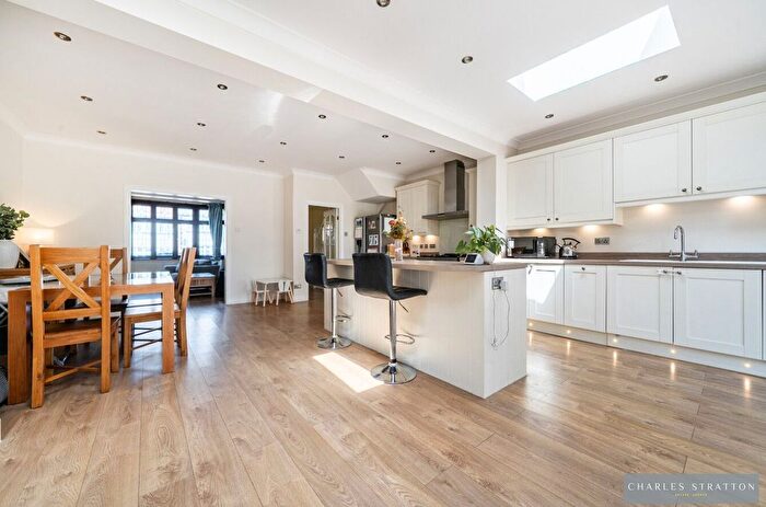3 Bedroom End Of Terrace House For Sale In Stanley Avenue, Gidea Park, RM2