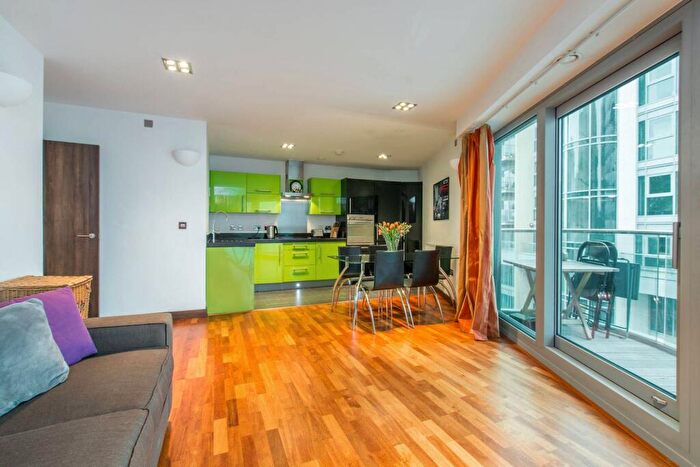 2 Bedroom Flat To Rent In Bridges Court Road, Battersea, London, SW11