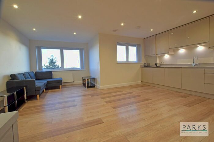 2 Bedroom Flat To Rent In The Drive, Hove, BN3