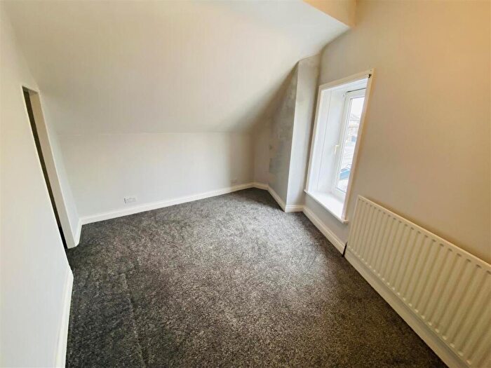 2 Bedroom End Of Terrace House To Rent In Idle Road, Bradford, BD2