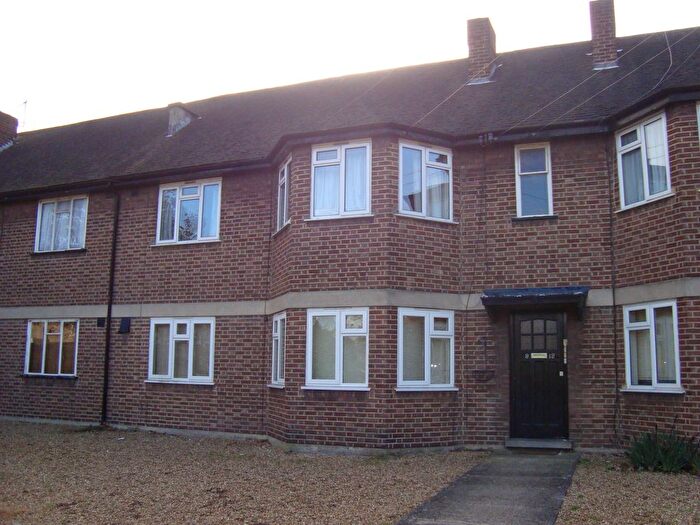 2 Bedroom Flat To Rent In Algar Close, Isleworth, TW7