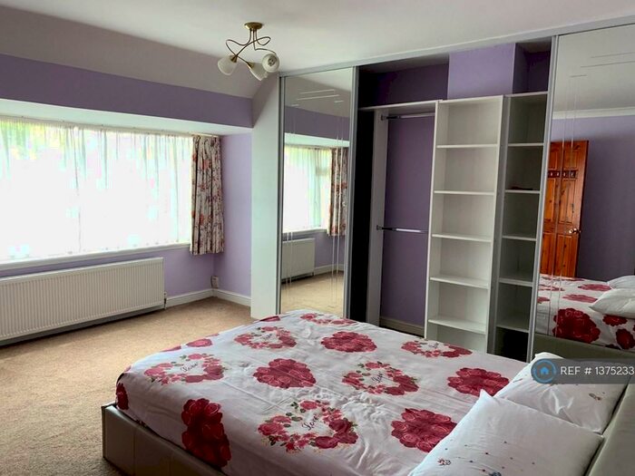 4 Bedroom Semi-Detached House To Rent In Haslucks Green Road, Shirley, Solihull, B90