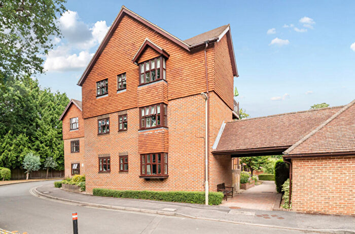 2 Bedroom Apartment For Sale In Bluebell Walk, Fleet, Hampshire, GU51