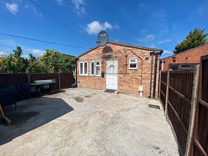 1 Bedroom Flat To Rent In Hazelwood Road, Bedford, MK42