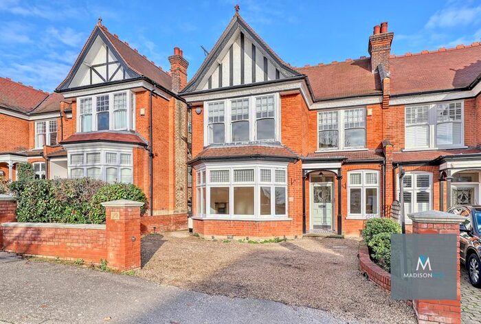 4 Bedroom Semi-Detached House To Rent In Queens Avenue, Woodford Green, IG8