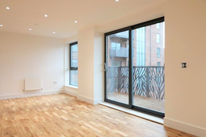 1 Bedroom Flat To Rent In Cityview Point, Leven Road, London, E14