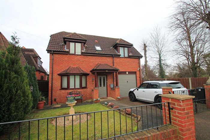 4 Bedroom Detached House To Rent In Hawk Drive, MK41