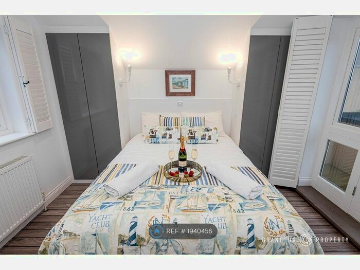 3 Bedroom Detached House To Rent In Temple Court, Bournemouth, SO41