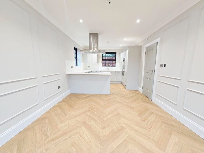 3 Bedroom Detached House For Sale In Barley Close, St Albans, AL4