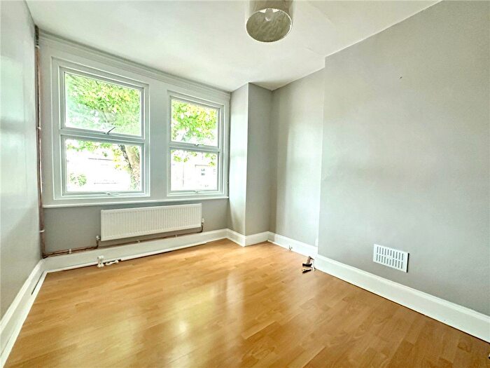 2 Bedroom Maisonette To Rent In Hanworth Road, Hounslow, TW3