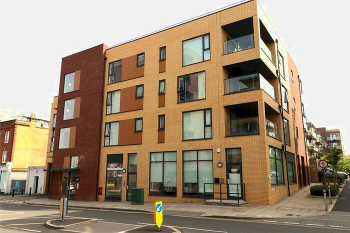 Apartment To Rent In Grove Park, Kingsbury, London, NW9