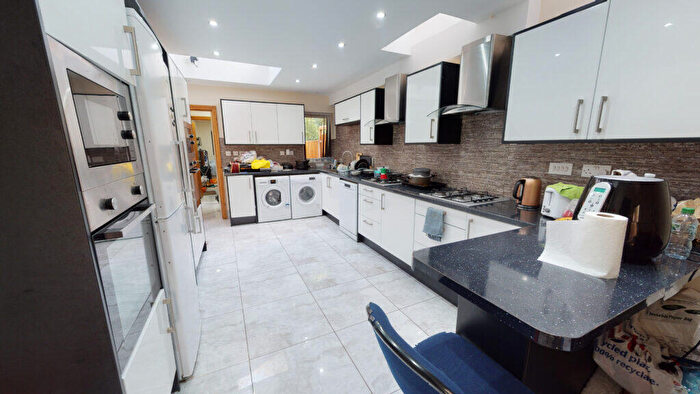 6 Bedroom House To Rent In Teignmouth Road, Selly Oak, Birmingham, B29