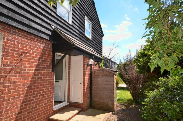 1 Bedroom Terraced House To Rent In Harkness Road, Burnham, Slough SL1