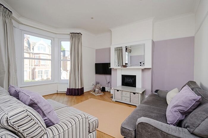 2 Bedroom Flat For Sale In Woodside, London, SW19