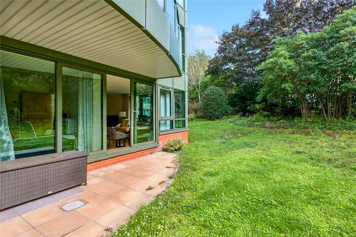 2 Bedroom Flat For Sale In Brasenose Drive, Barnes, SW13