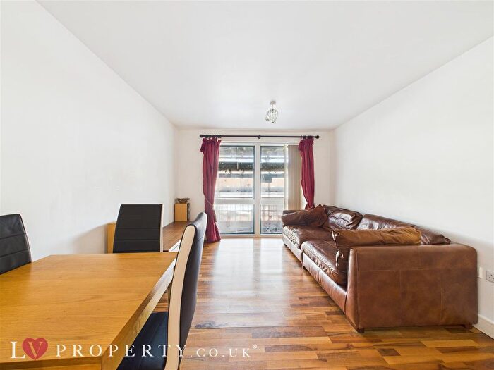 2 Bedroom Flat To Rent In Hemisphere Apartments, Birmingham, B5