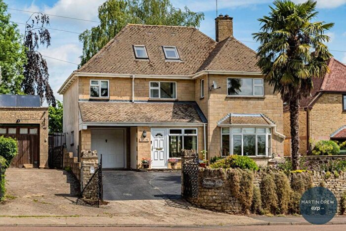 5 Bedroom Detached House For Sale In Church Road, Brackley, NN13