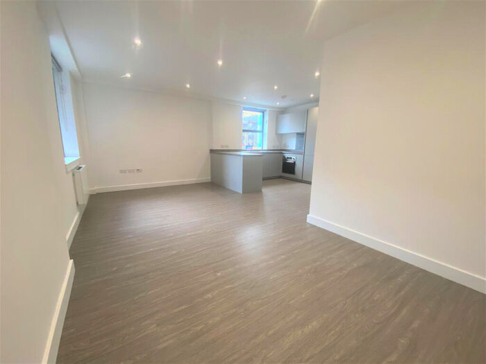 2 Bedroom Apartment To Rent In - Homesdale Road, Bromley, Kent, BR2