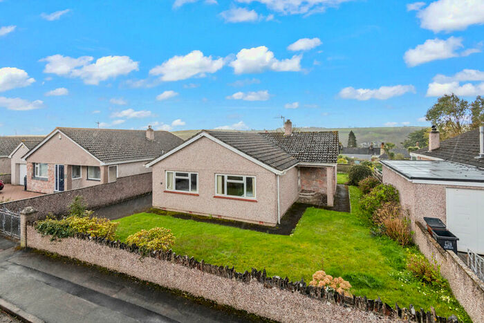 2 Bedroom Detached Bungalow For Sale In Elm Tree Park, Yealmpton, PL8