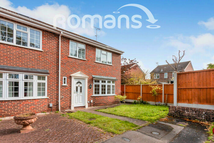 3 Bedroom End Of Terrace House To Rent In Stake Lane, GU14