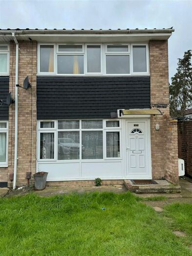 3 Bedroom House To Rent In Chaucer Close, Tilbury, RM18