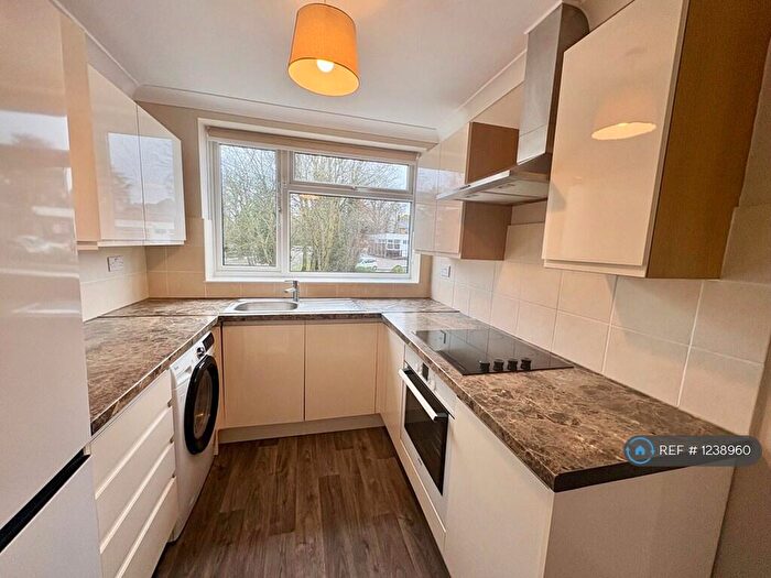 2 Bedroom Flat To Rent In Haig Court, Chelmsford, CM2