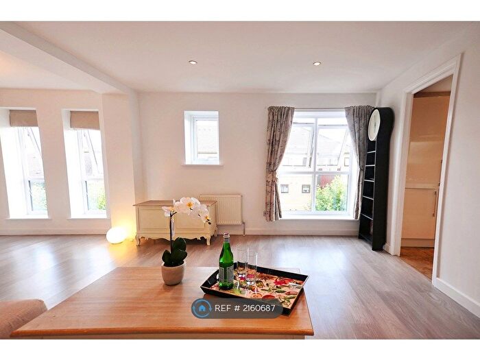3 Bedroom Flat To Rent In Bowes Lyon Hall, London, E16