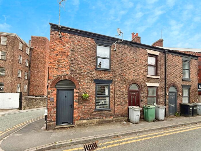 2 Bedroom End Of Terrace House To Rent In Chester Road, Macclesfield, SK11