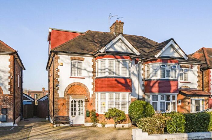 4 Bedroom Semi-Detached House For Sale In Singleton Scarp, Woodside Park, N12