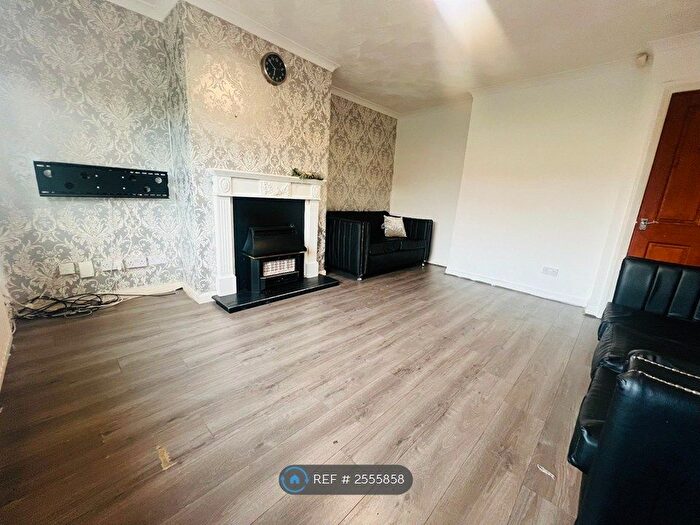 3 Bedroom Semi-Detached House To Rent In Scott Hall Road, Leeds, LS7