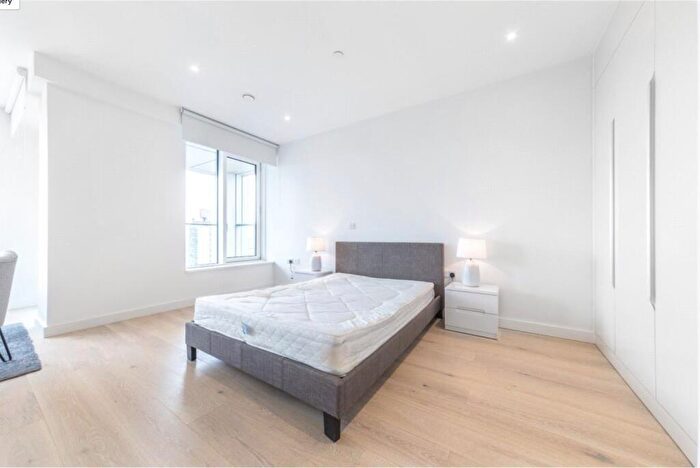 Apartment To Rent In Deacon Street, Elephant & Castle, SE17