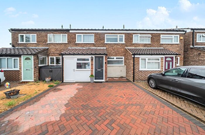 3 Bedroom Terraced House For Sale In Dale Close, Dunstable, Bedfordshire, LU5