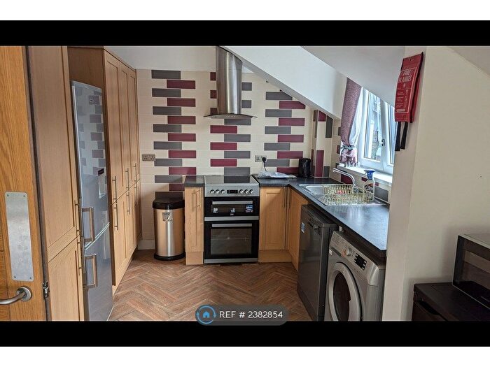 3 Bedroom Flat To Rent In London Road, High Wycombe, HP11