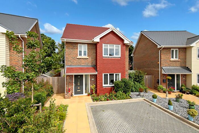 3 Bedroom Detached House For Sale In Delfont Grove, Angmering, BN16