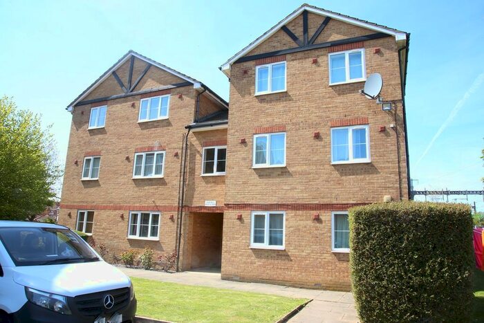 2 Bedroom Flat To Rent In Maplin Park, Slough, SL3
