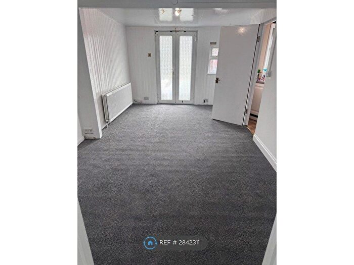 1 Bedroom Flat To Rent In Kingsley Avenue, Hounslow, TW3