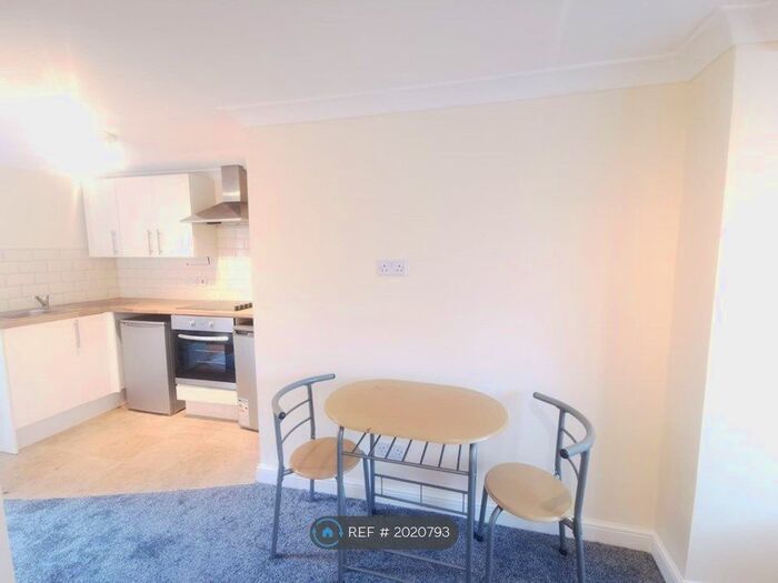 Studio To Rent In Hope Avenue, Bracknell, RG12