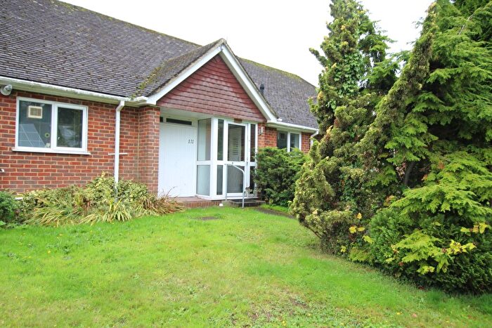 1 Bedroom Bungalow To Rent In Tritton Fields, Kennington, TN24