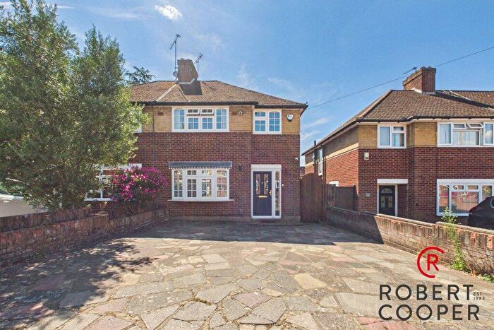 3 Bedroom Semi Detached House For Sale In Woodlands Avenue, Eastcote, HA4