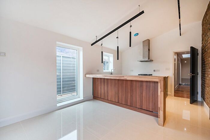 2 Bedroom Flat To Rent In Bloomfield Road, Woolwich, London, SE18